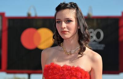 Hoofdrolspeelster 'Holly' valt in de prijzen op filmfestival Venetië: “grote actrice”