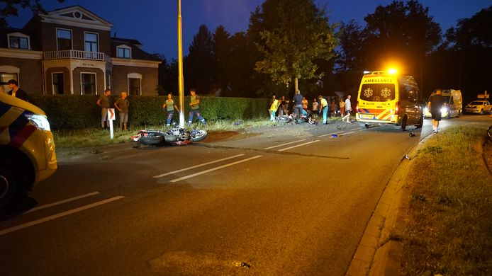 Op de N344 bij Twello zijn bij een ongeval meerdere motorrijders onderuit gegaan.