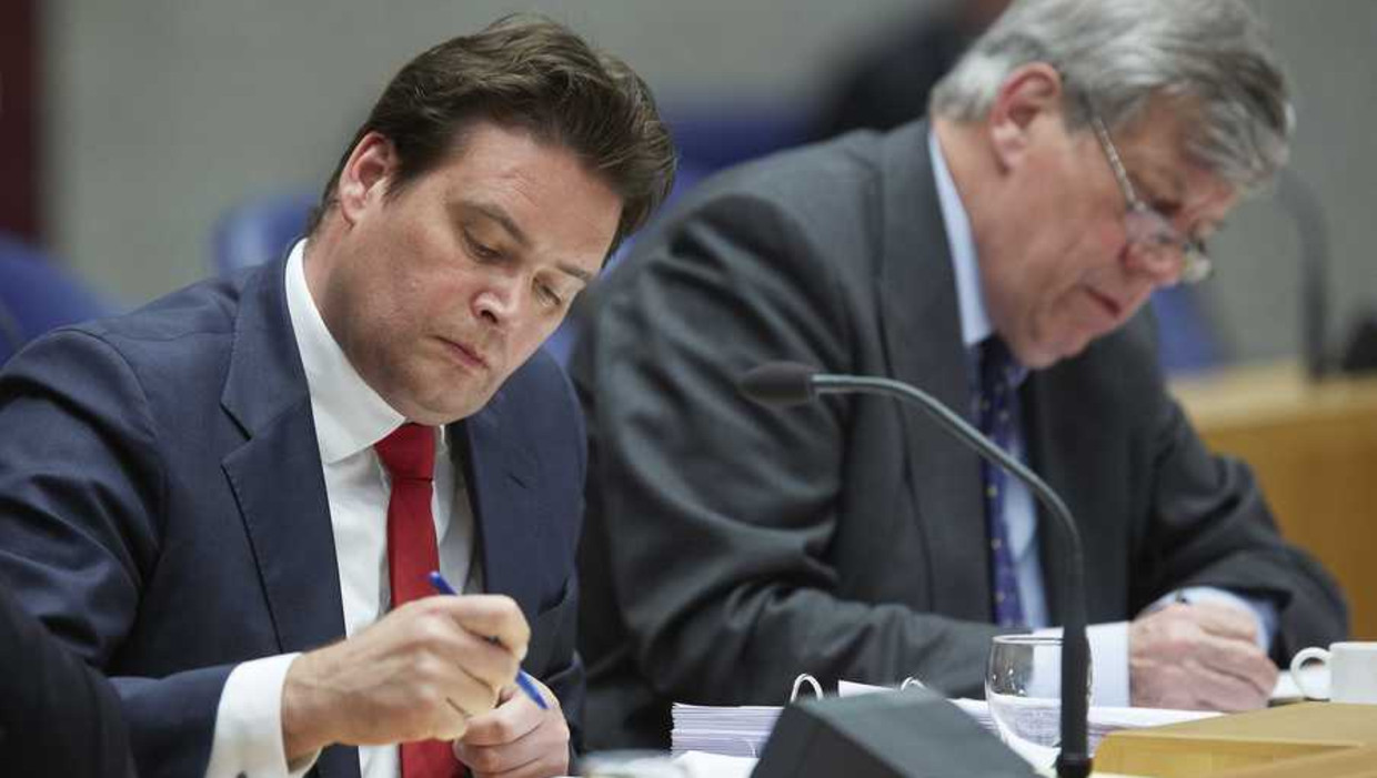 Staatssecretaris van Financien Frans Weekers tijdens het debat. Beeld anp