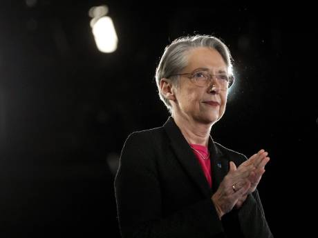 La Première ministre française annonce ne plus vouloir utiliser de 49.3 “en dehors des textes financiers”