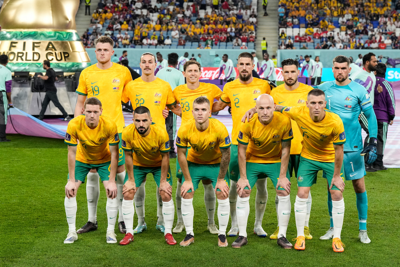 Het Australische team voor het duel met Denemarken.