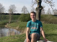 Lucas (16) heeft een bijzondere hobby en is niet weg te slaan van de skatebaan met zijn... stuntstep!