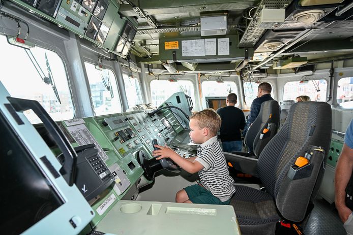 Schip ahoy! Het hele weekend lang kon men gratis de vloot van 9 schepen aan de Kaaien bezoeken.