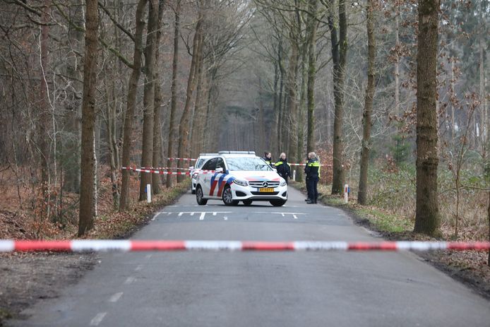 Op de Vuursche Steeg is vanochtend een lichaam aangetroffen.