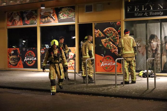 In een pizzeria aan de Laan van Wateringse Veld in Den Haag heeft in de nacht van vrijdag op zaterdag brand gewoed