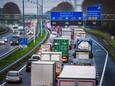 Beeld ter illustratie: De A15 richting Gorinchem.