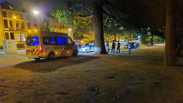 De situatie na de aanrijding van een voetganger door de scooter in het Musispark in Arnhem.