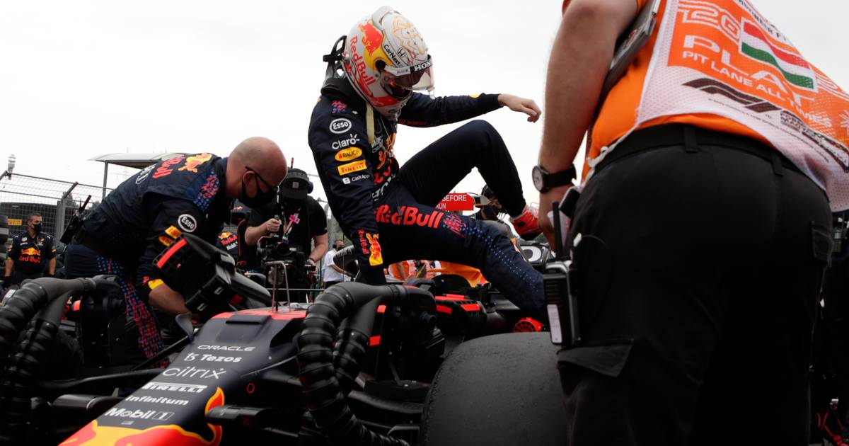 hier de beelden: Verstappen schade op bij chaotische start | Formule | AD.nl