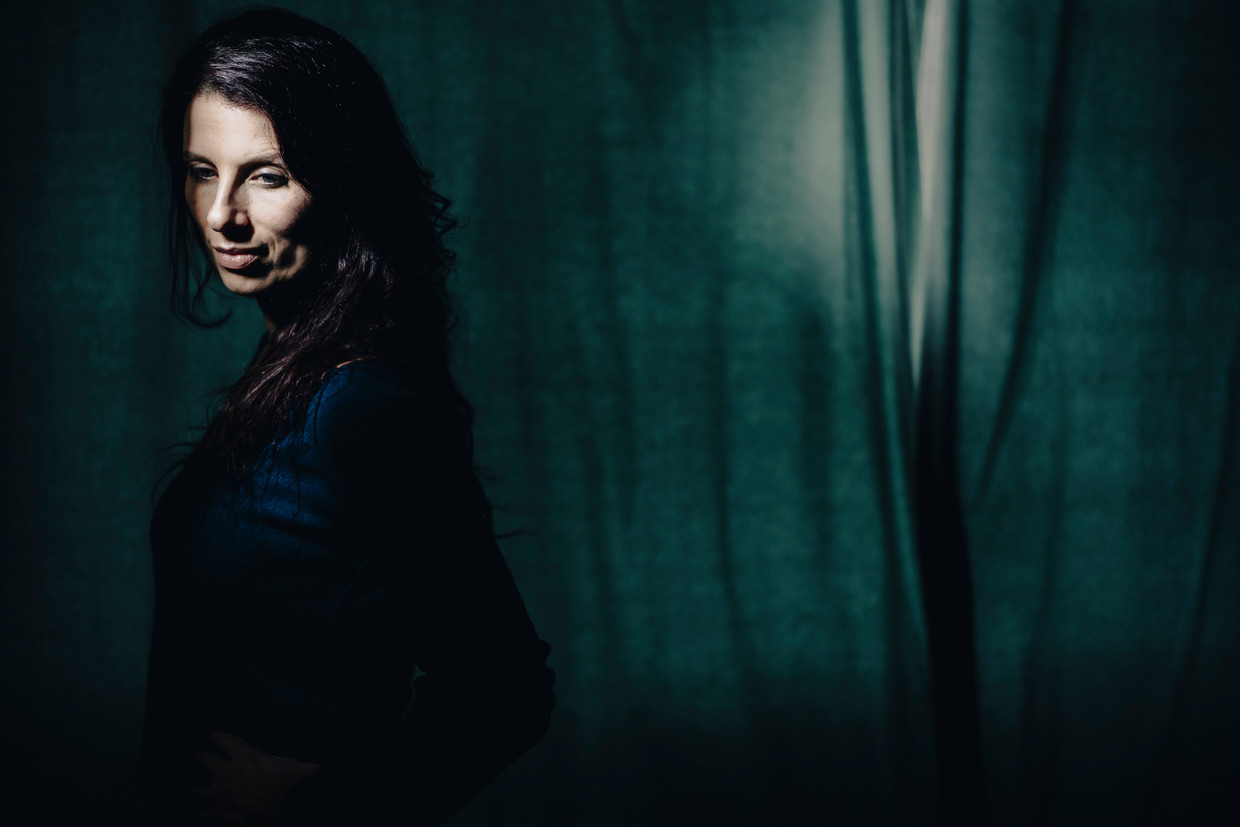 Sien Volders: ‘Door de combinatie van gulzigheid en roekeloosheid in mij ontstaat er vaak een soort chaos waar ik zelf gek van word.’ Beeld © Stefaan Temmerman