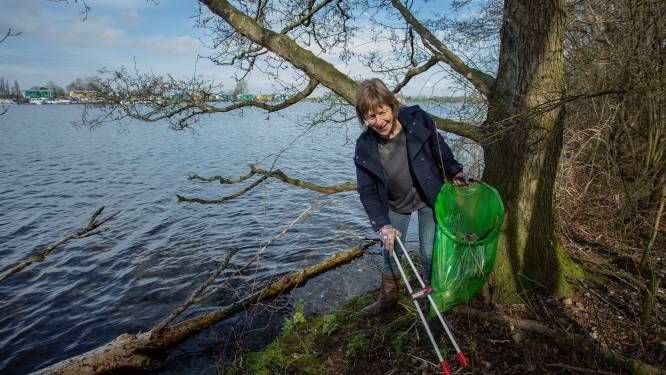 Plasticberg, matras, blikjes en vrachtwagenwiel als ‘buit’ van schoonmaakactie op Hanzeland