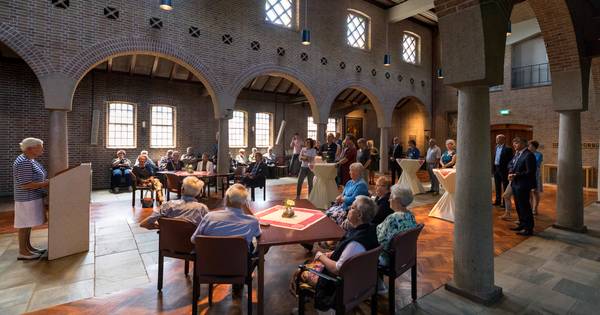 Overdracht Annahof in Wijbosch: 'Blijf zorgen voor de ouderen en de zieken zoals wij ook altijd hebb