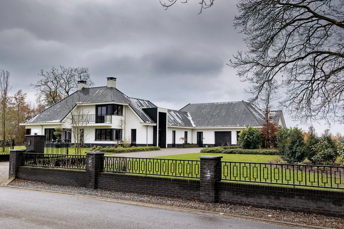 De omstreden villa aan de Akkerstraat in Bruchem.
