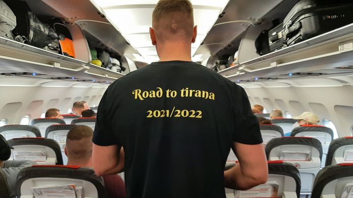 Met het vliegtuig, de auto en boot reizen duizenden Feyenoordsupporters naar Tirana. Er zijn tal van praktische vraagstukken.