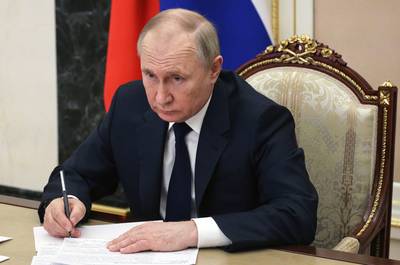 La Russie, au bord du défaut de paiement, a pourtant les “moyens de payer”: ce qu’il faut savoir