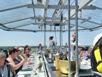 GETEST. Dineren op 50 meter hoogte: “Bijzondere ervaring, maar je kijkt best wel niet loodrecht naar beneden”