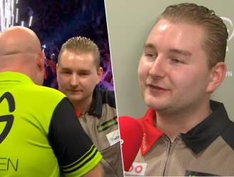 Van Gerwen houdt zichtbaar genietende Van den Bergh uit finale op eerste avond Premier League darts: “Maar hey, ik heb wel een paar punten gesprokkeld” 