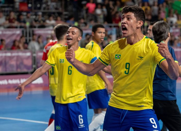 Brazilië won het zaalvoetbaltoernooi op de Olympische Jeugdspelen door in de finale Rusland te verslaan.
