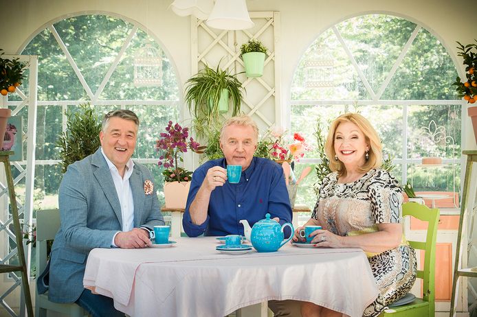 André van Duin met juryleden Robèrt van Beckhoven en Janny van der Heijden.