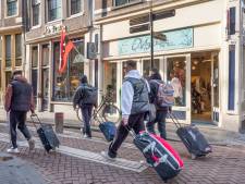 ‘Stay Away’: Amsterdam is dronken buitenlandse toeristen spuugzat en wil dat ze wegblijven