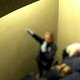 Belgische agent deed Hitlergroet en zat minutenlang op overleden arrestant: waarom kwam er geen onderzoek?