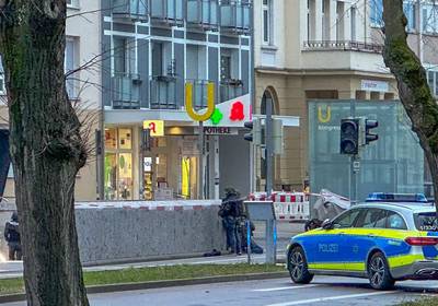 Gijzelnemer apotheek Karlsruhe was bekende van politie, onderzoek of ook gijzelaar medeplichtig is