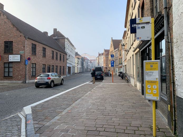 Nieuwe bushaltes in de Langestraat in Brugge