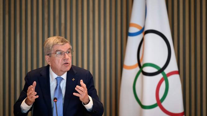 IOC-voorzitter Thomas Bach slaat terug na kritiek op besluit over Russen: ‘Ze hanteren een dubbele standaard’