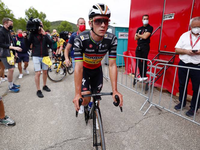 Remco Evenepoel vloekt en tiert na Vuelta-finish: ‘Het was voor de rit? Verdomme!’