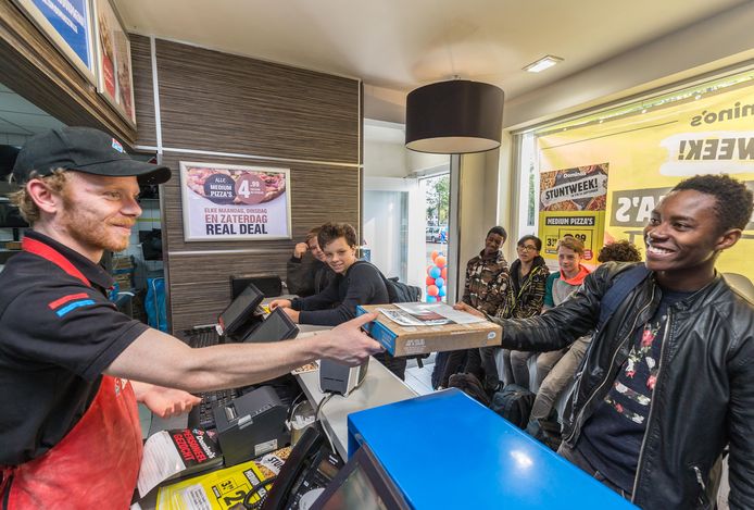 Hoorzitting Tweet Reiziger Drukte bij pizzeriaketen Domino's zorgt voor overlast | Zwolle |  destentor.nl