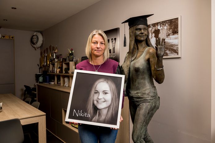 Kathy verloor haar dochter Nikita (16)