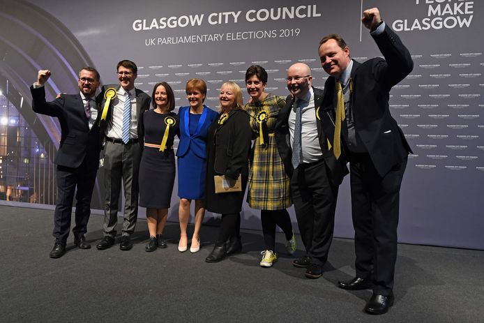 Schots premier Nicola Sturgeon met partijgenoten in Glasgow.