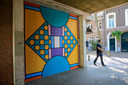 Muurschildering in de Bergstraat van kunstenaar Johan Moorman.