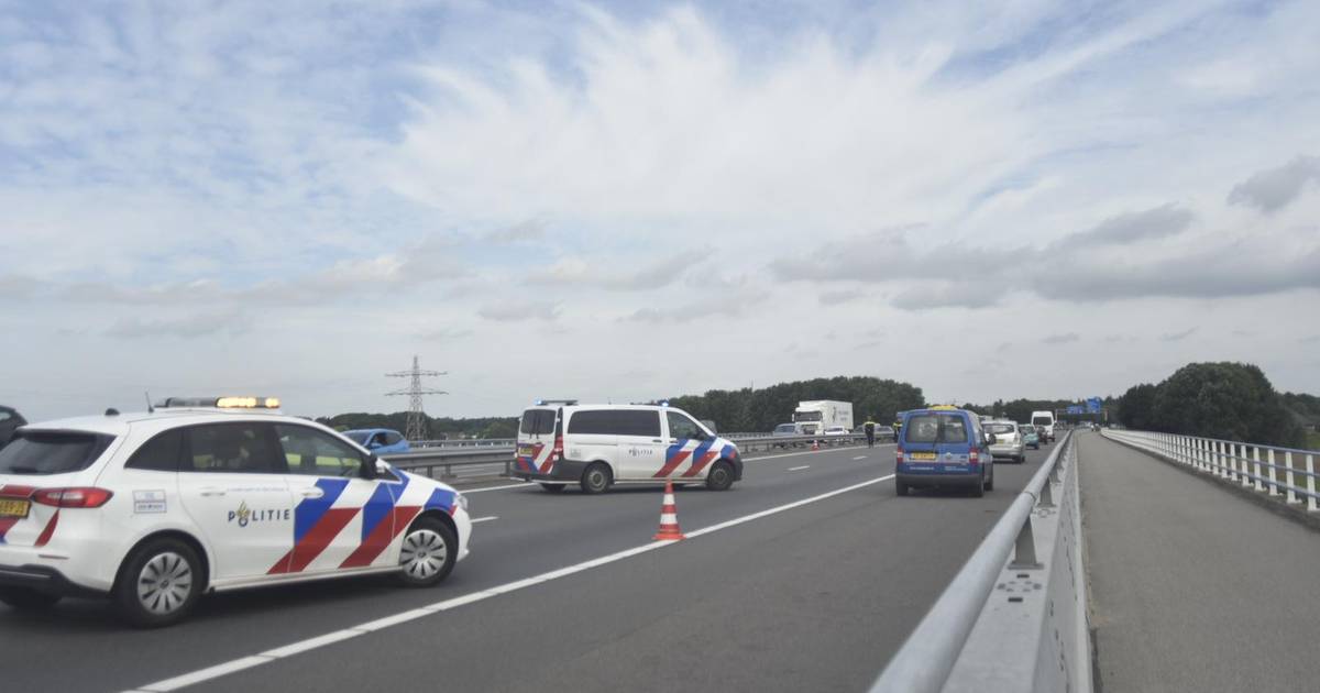 Ongeluk op A73, snelweg dicht tussen Haps en Malden.