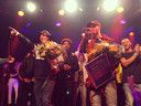 De Amersfoortse rappers Della Dix (links) Royal op het popdium van De Melkweg in Amerterdam.