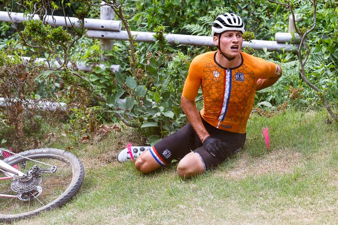 Mathieu van der Poel kwam zwaar ten val tijdens de olympische mountainbikerace.