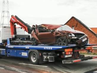 Bestuurder rijdt in op stilstaande vrachtwagen