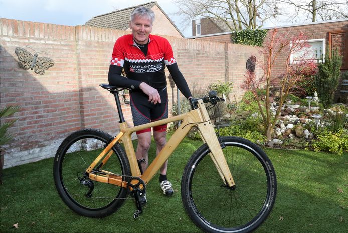 contact Opa Fauteuil Eindhovenaar maakt voor ieder seizoen een houten fiets | Eindhoven | ed.nl