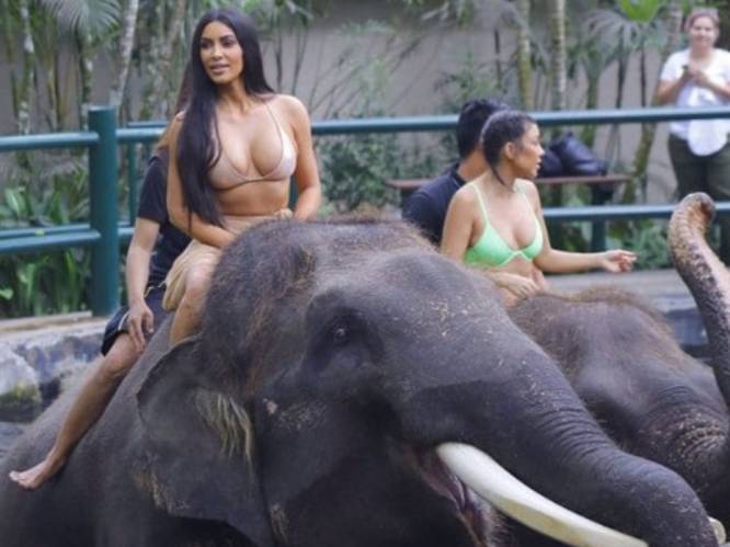 Kim Kardashian onder vuur na ritje op een olifant: “Dit is dierenmishandeling”