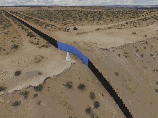 Metalen muur tussen Mexico en de Verenigde Staten, Puerto Anapra, Chihuahua state.