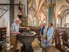 Borne haalt melkkoe van stal om het dorp beter te verkopen als trekpleister