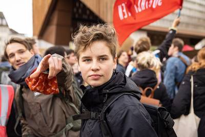 Quelque 1.300 jeunes marchent pour le climat à Gand: “Nous ne brossons pas les cours, nous manifestons avec un message très clair”