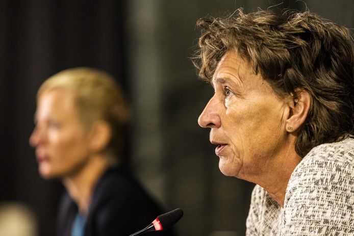 Marieke van der Plas, directeur KNGU, en Anneke van Zanen-Nieberg, voorzitter NOC*NSF (rechts).