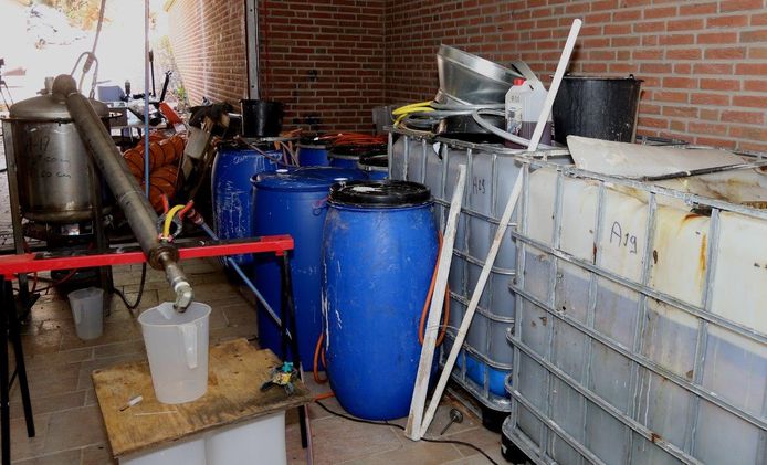 Het drugslaboratorium in de woning in Esch.