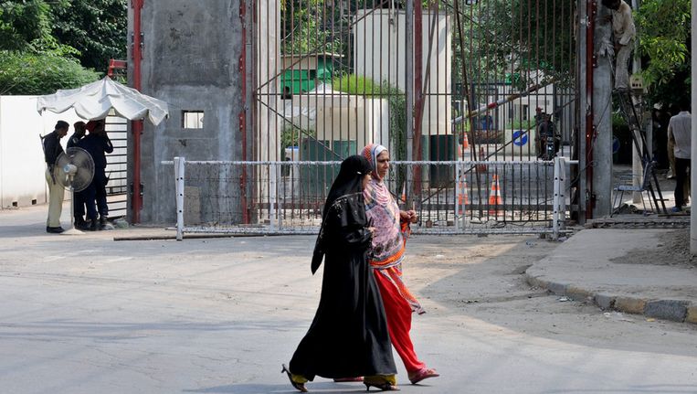 Pakistaanse vrouwen voor het Amerikaanse consulaat in Lahore Beeld afp