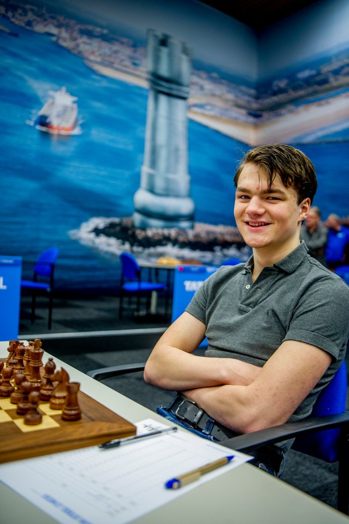 Regerend schaakkampioen Lucas  van Foreest.