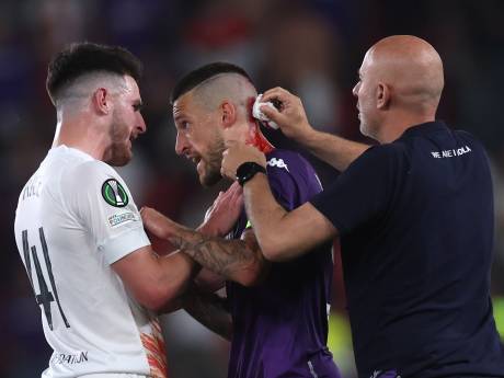 Speler Fiorentina loopt hoofdwond op door uit publiek gegooid voorwerp, duel slechts kort onderbroken