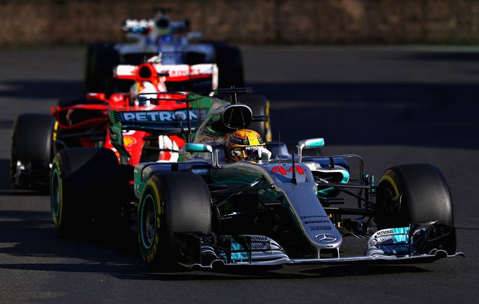 Lewis Hamilton en Sebastian Vettel  tijdens de Grand Prix van Azerbeidzjan.