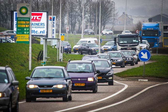 Drukte op N217 door afsluiting Heinenoordtunnel en ongeluk op de A16.