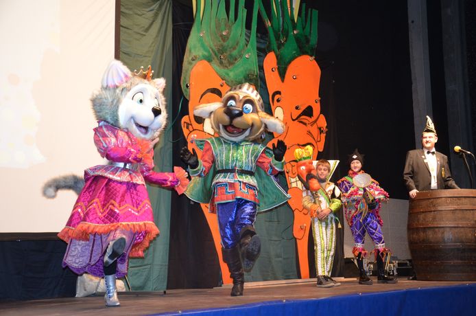 Opening carnaval Ninove 2022 - De Ridders in de Wortelorde stelden de mascottes Flipke en Marie voor aan het publiek.