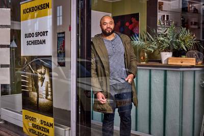 Oud-wereldkampioen Don Diego Poeder bokst nog elke dag, maar is ook gek op iets anders: films maken